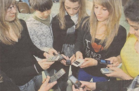164 Schülerinnen und Schüler des Jahrgangs 8 beschäftigten sich mit dem Thema "Handy".
