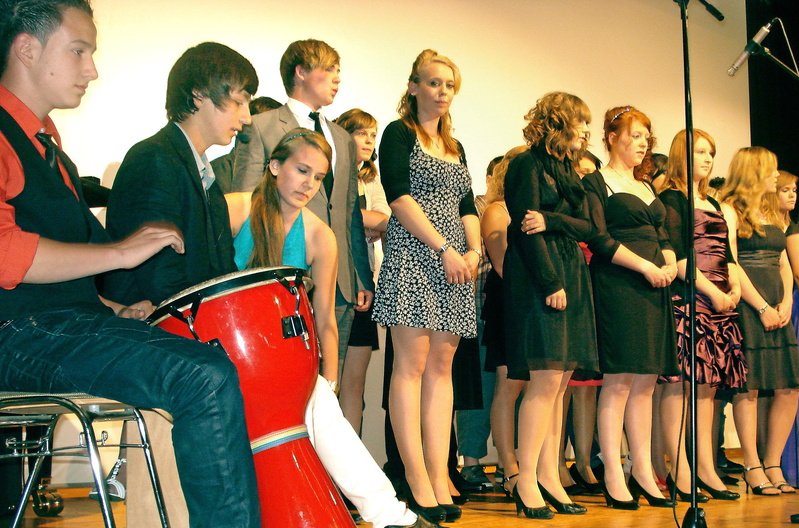 Die 10 R3 trug mit "Danke" - einem Lieder der "Fantastischen Vier" zum Gelingen der A bschlussveranstaltung bei.