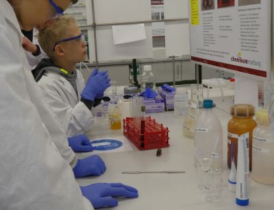 Textor-Forscher im Chemikum