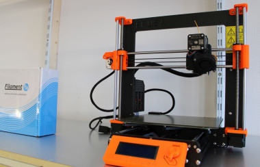 SchmelzBar spendet neuen 3D-Drucker