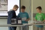 Felix Gräfe, Samuel Gebhardt und Nico Pulverich (von links), die gemeinsam ein Rastertunnelmikroskop bauten, erhielten dafür viel Anerkennung und auch den „Rudolf-Loh-Preis“ für herausragende technische Projekte junger Schüler.